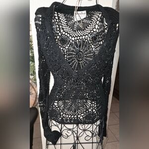 Beautiful Top Sz Small..long bell Sleeves.